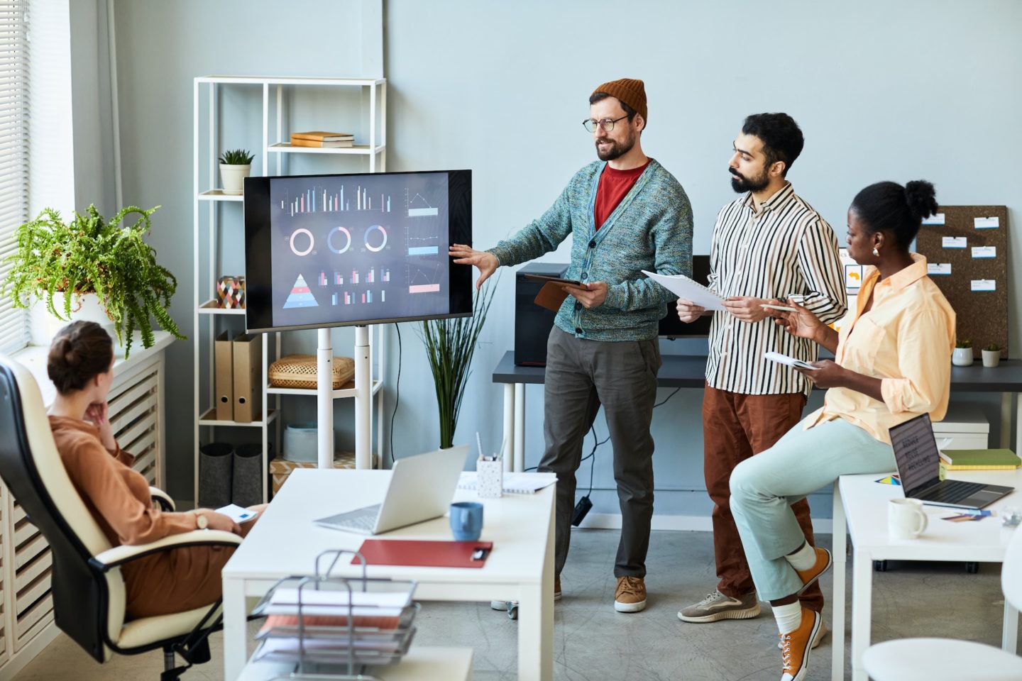 Trendyol satış komisyonu oranları, farklı kategorilere göre değişir. Bu görselde Trendyol’un çeşitli ürün kategorilerindeki komisyon oranlarını karşılaştırıyoruz.